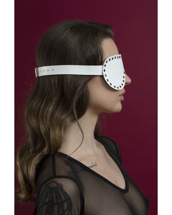 Маска на очі з заклепками Feral Feelings - Blindfold Mask, натуральна шкіра, біла - 1