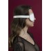 Маска на очі з заклепками Feral Feelings - Blindfold Mask, натуральна шкіра, біла - 1